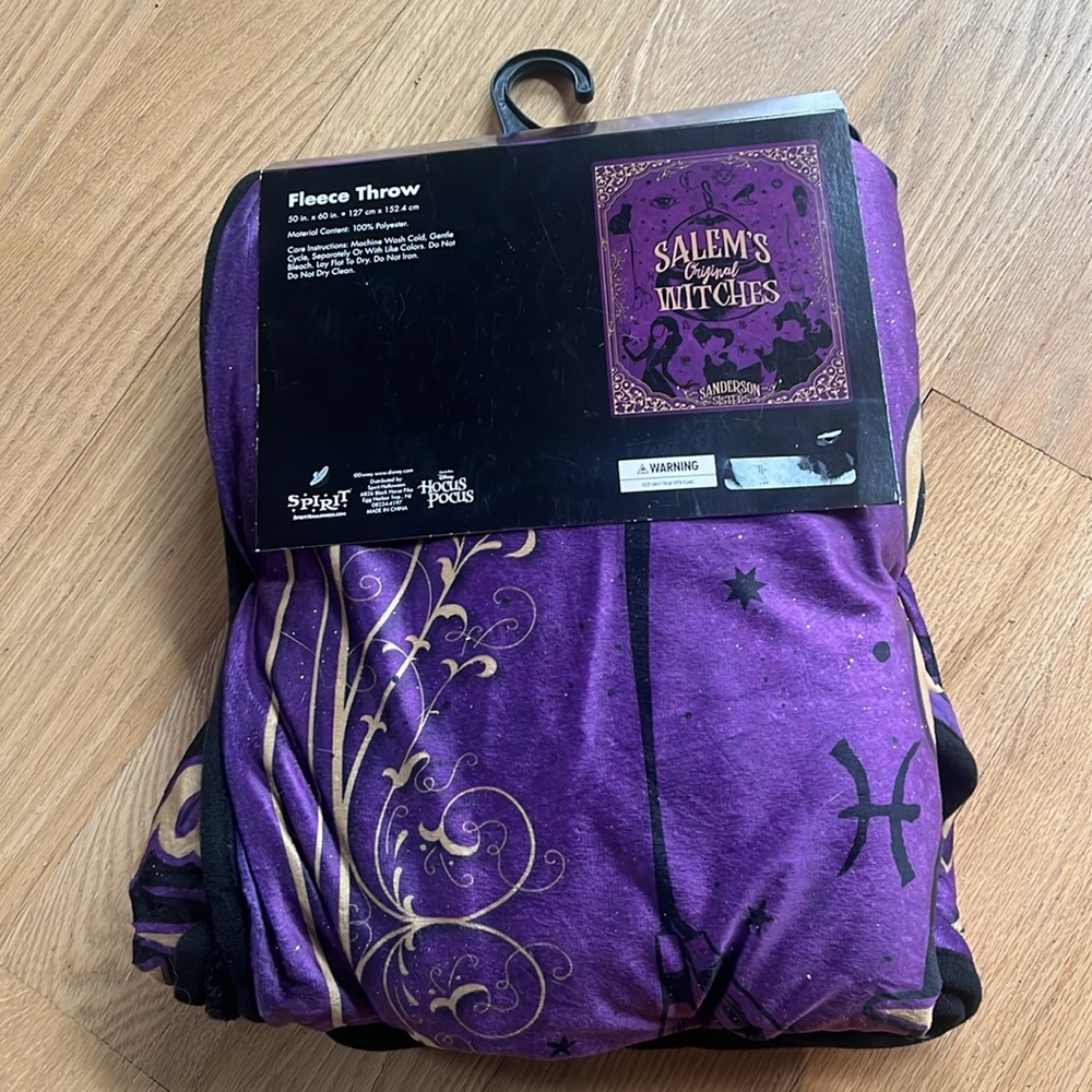 Disney Hocus Pocus Salem’s Witches Fleece Throw Blanket Spirit Halloween NEW - Picture 6 of 8